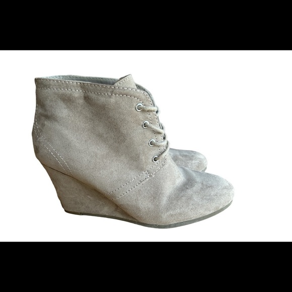 Women’s Lace Up Taupe “Lexie” Booties by Arizona, Size 8 - Picture 1 of 6